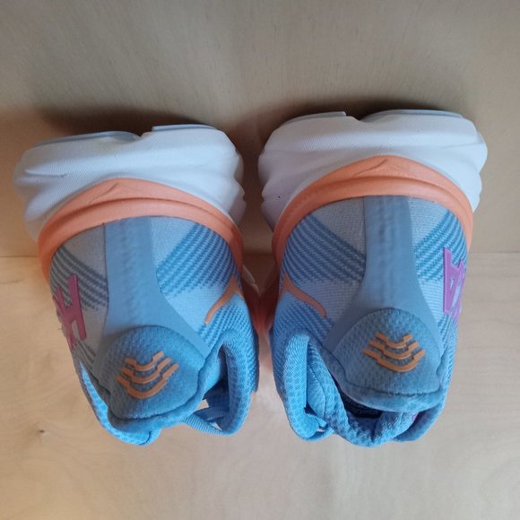 Sold elsewhere: Hoka One One Clifton 9 womens size 10B - Picture 4 of 7